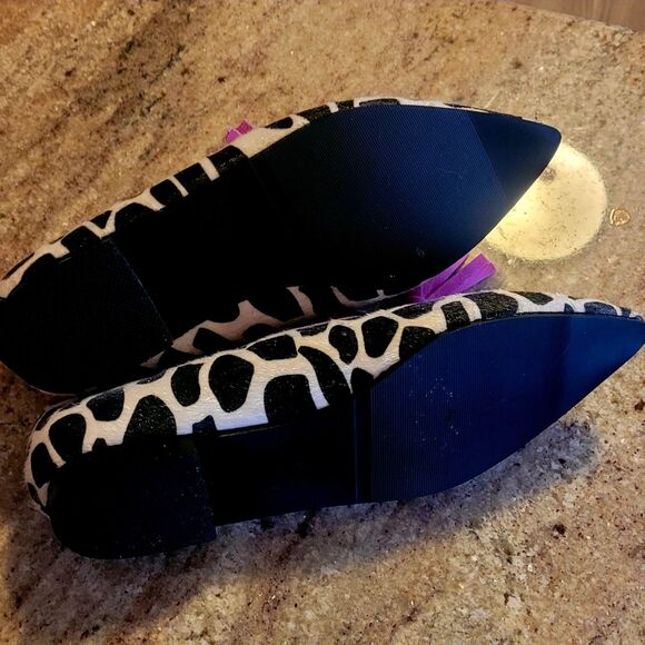 🖤🦒 Statement Giraffe Print Tassel Flats 🦒🖤 - Picture 3 of 4